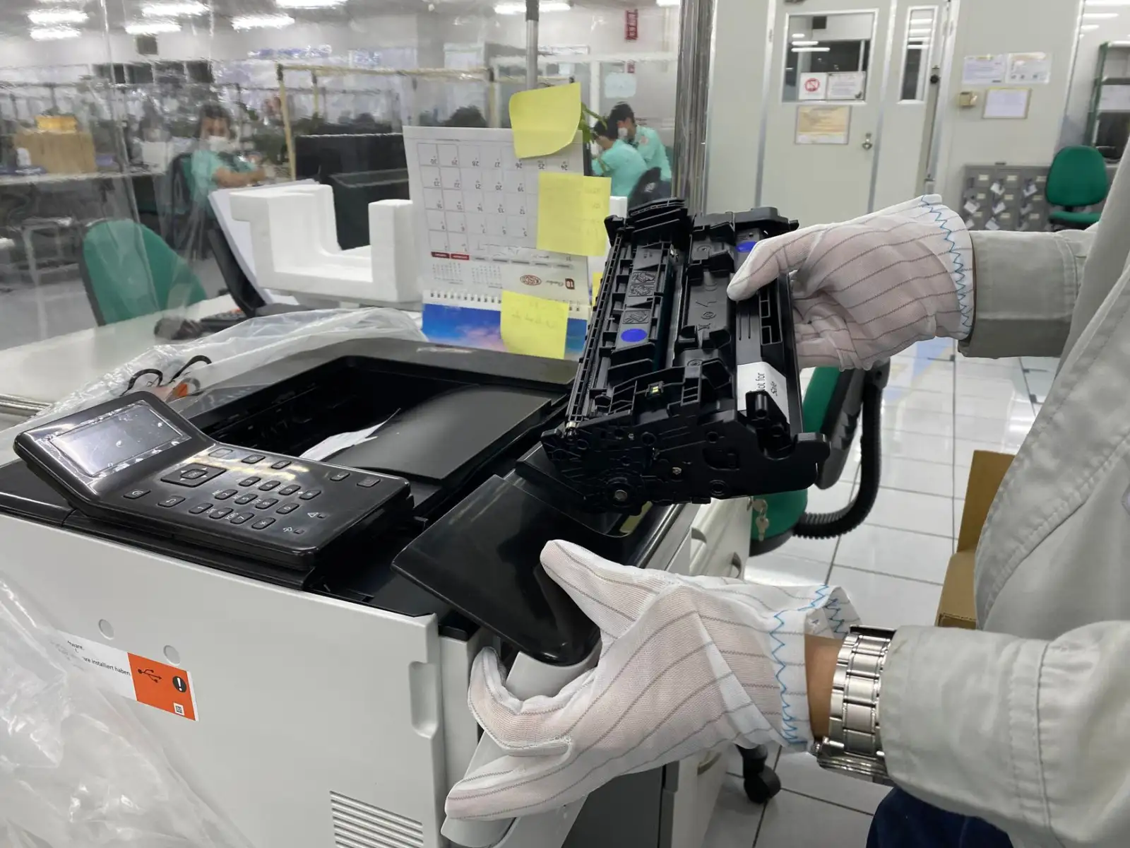 家用电子血压计与体温枪的选购要点及日常维护方法解析