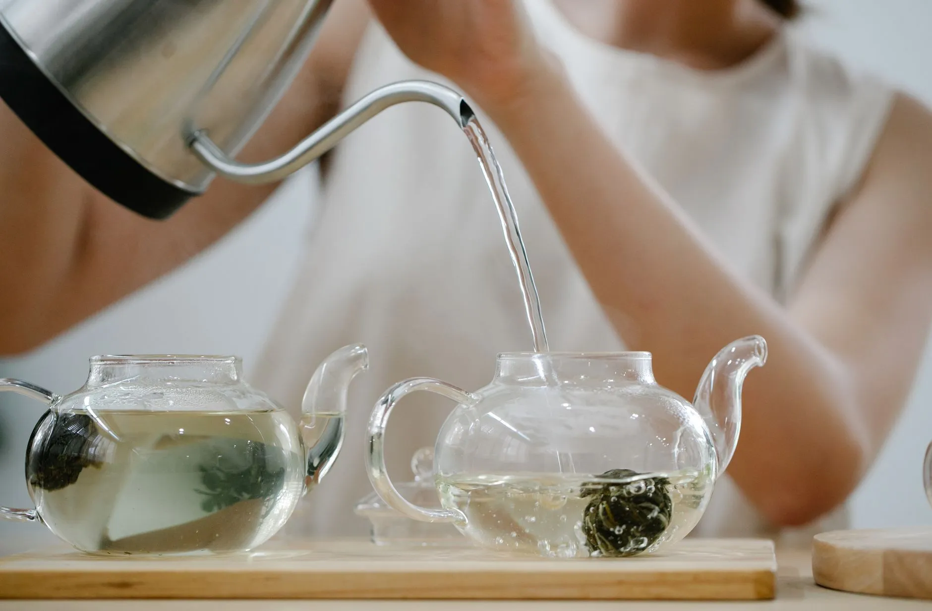 居家健康监测设备选型指南：电子血压计与额温枪的精准测量技术解析