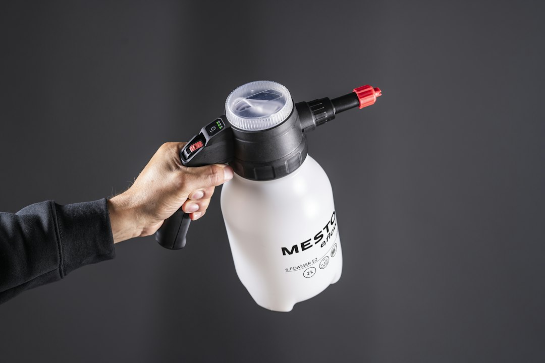 血氧仪与额温枪在养老机构中的应用方案及设备选型分析